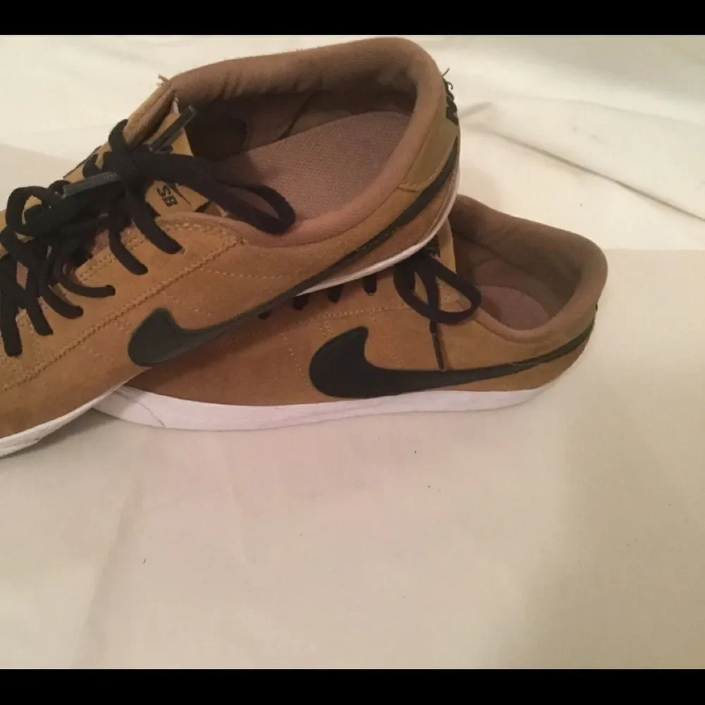 NIKE  SB 877045-201 Size US 10 Fashion sneaker